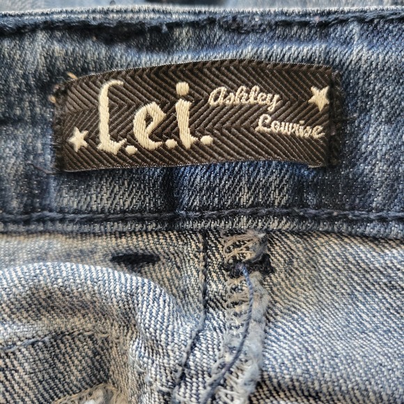 Women L.E.I. Ashley Low rise Junior Jeans Size 13 Stitched pockets Straight Leg - Picture 3 of 11